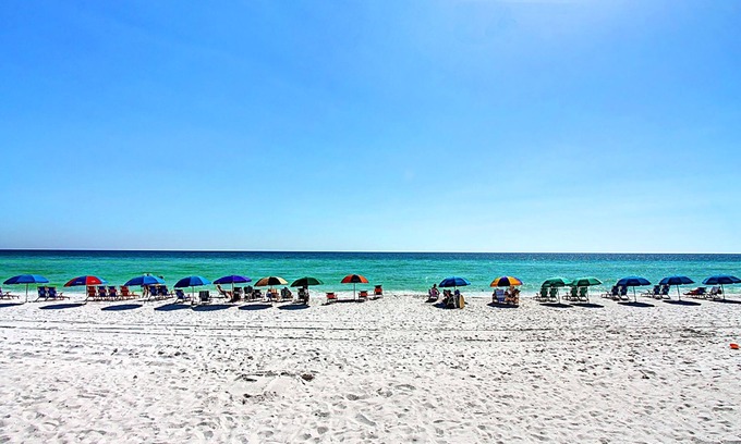 Holiday Isle Condominio | Shoreline Towers 1052 2 Bedroom Condo by RedAwning