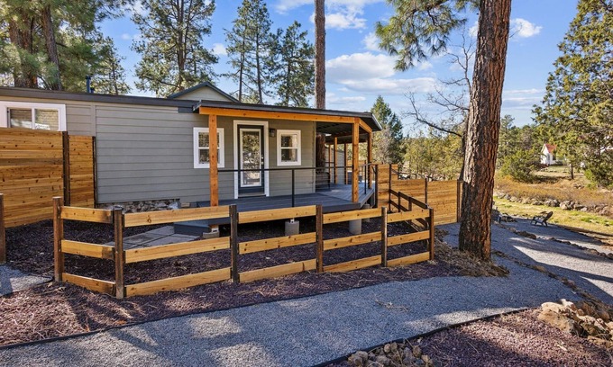 Pinetop-Lakeside Cabina | Shoreline Village Unit 4 with Loft 3 Bedroom Cabin