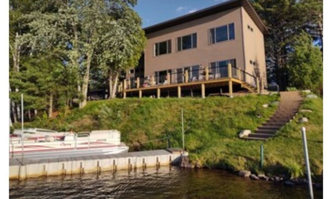 Minocqua Casa | Shoreview Sunset Cottage---Perfect Every Season!