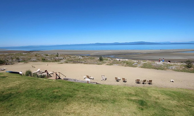 Regional District of Nanaimo Condominio | Shorewater Resort Garden View Suite #201