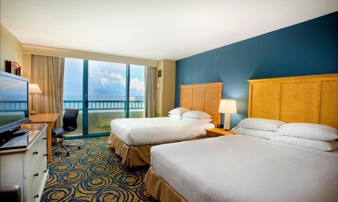Brush - Stewarts Hotel | Short Distance From The Well Known Sites w/ Pool