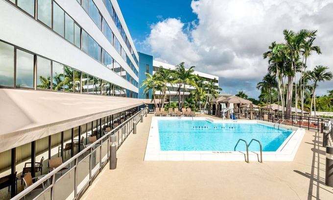Flagami Hotel | Short Distance From The Well Known Sites! Close to Versace Mansion
