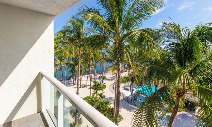 Islamorada Hotel | Short Distance From The Well Known Sites! 3 Family-friendly Units, Free Parking