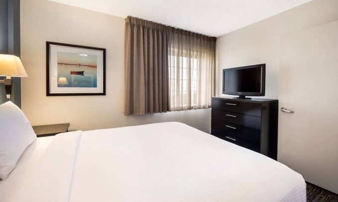 Nassau Bay Casa | Short Drive to Kemah Boardwalk! Full Kitchen, Pet-friendly, Free Parking!