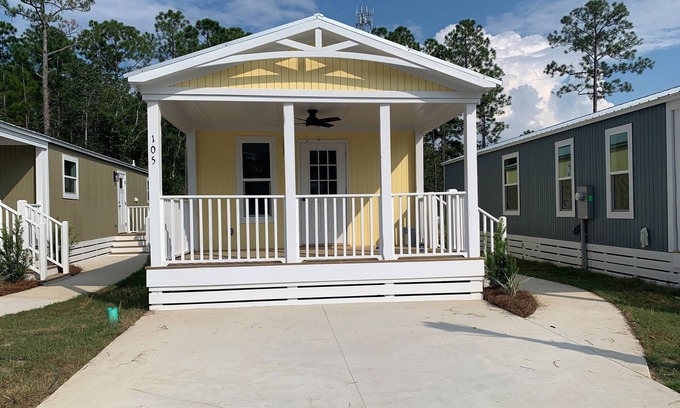 Freeport Cabaña | Short drive to the beautiful 30-A beaches!! Cozy Riverwalk Landing Cottage 4-D