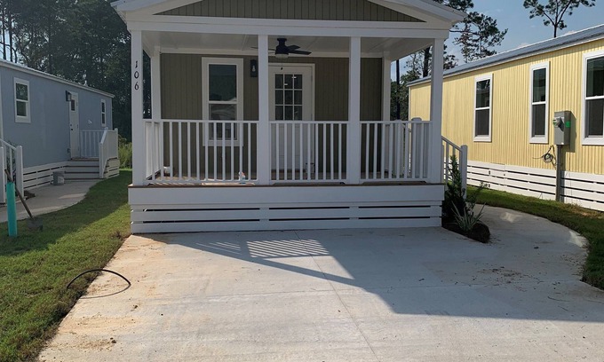 Freeport Cabaña | Short drive to the beautiful 30-A beaches!! Cozy Riverwalk Landing Cottage 9-I
