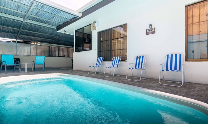 Parrita Casa | Short drives to two amazing beaches-Palo Seco+Playa Bandera, walk to shopping