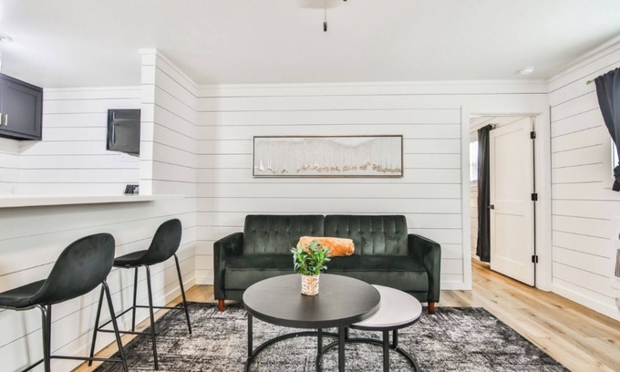 Lubbock Apartamento | Short Term Rental 1BR, Furnished, Paid Utilities, Pet-Friendly, Free Internet.