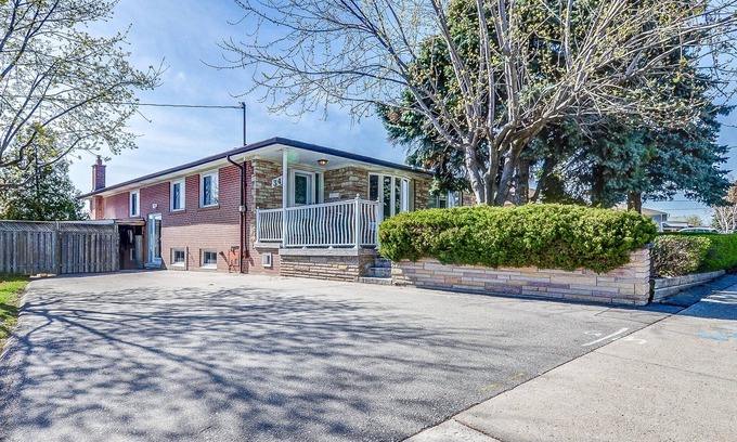York University Heights Casa | Short Term Rental near York University ( Keel & Finch ave)