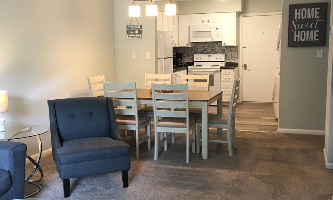 Folly Field Condominio | 2019 Remodeled Poolside Condo - 2 Bdm 2 Bth - Corto paseo a la playa