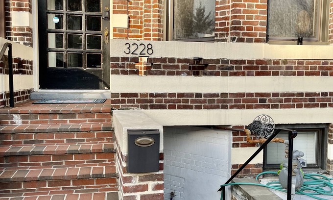 Columbia Heights Apartamento | Renovated English Basement 2bdrm Home
