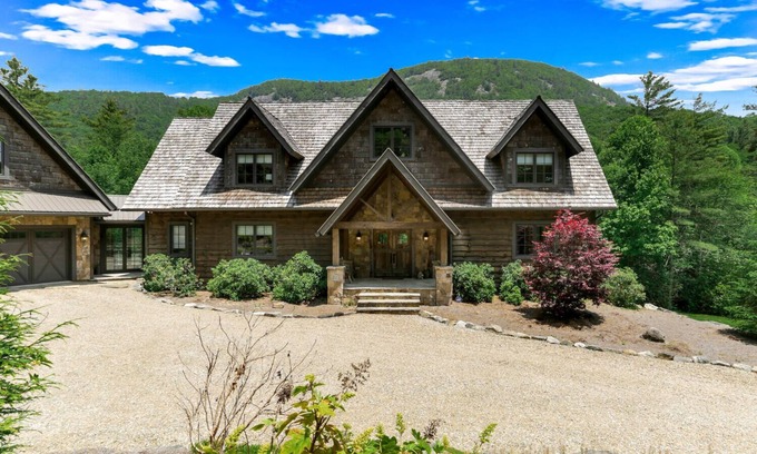 Highlands Cabina | Shortoff Mountain View | Luxury Home Minutes From Downtown With Great View Of Shortoff Mountain