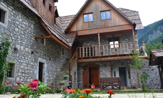 Theth Casa | Shpella Guesthouse Theth