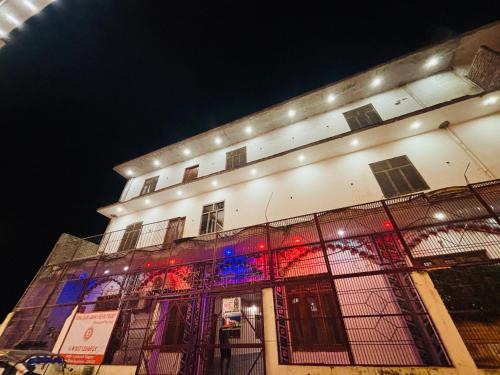 Faizabad Casa | Shri Ram Janki Ashram by Omji - 10 min walk to Hanuman Garhi temple