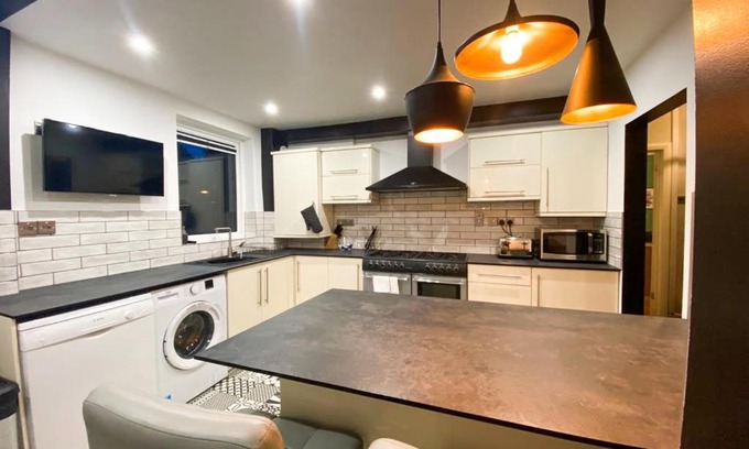 Swindon Apartamento | SHRIVENHAM - Spacious Home, High Speed Wi-Fi, Free Parking, Garden