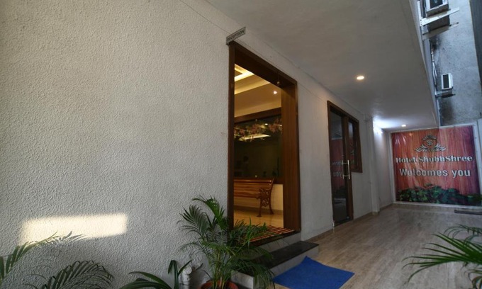 Bhanvarkuan Hotel | SHUBHSHREE RESIDENCY