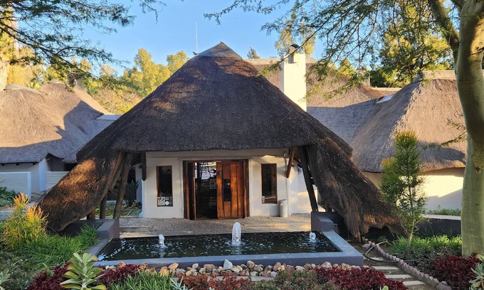 Greater Johannesburg Metropolitan Area Cabina | Shumba Valley Lodge Lanseria Airport