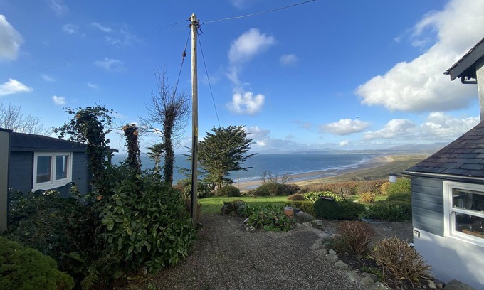 Harlech Cabaña | SIBRWD Y MOR, pet friendly, character holiday cottage in Harlech