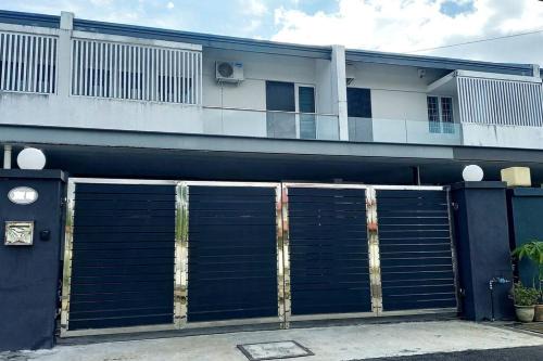 Sibu Casa | Sibu Double Story House No Smoking No Wedding Acts
