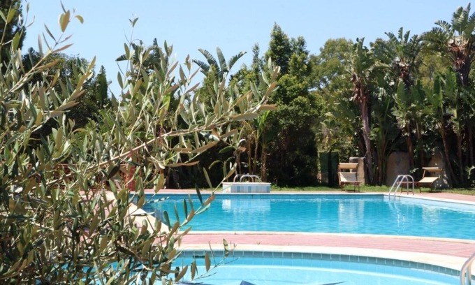Aci Castello Villa | Casa con parque y piscina.