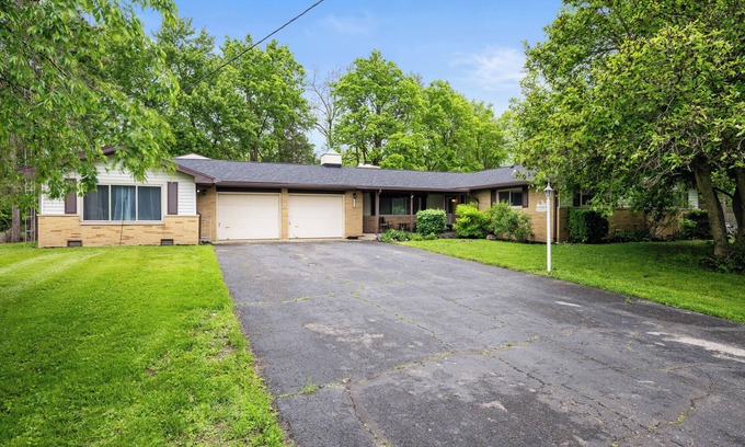 Delaware County Casa | Side A Riverfront Hot Tub Game Room Grill Sleeps 12