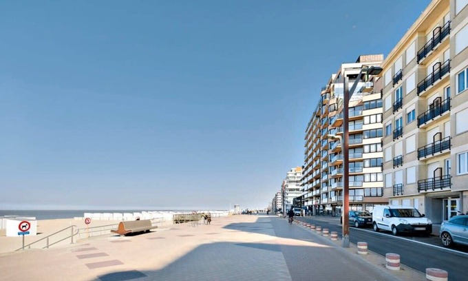 Knokke Apartamento | Seaside Stay with Side Sea View & 2 Free Bikes