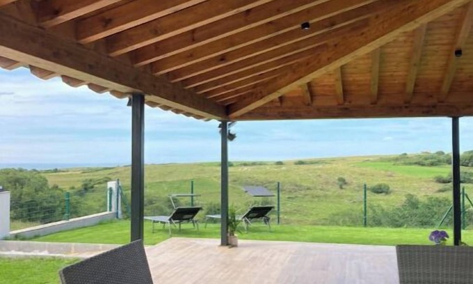 La Iglesia Apartamento | Apartamento Sierra con vistas al mar Cantábrico y montañas, Comillas Santillana