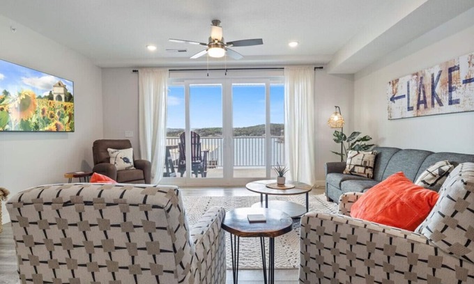 Camdenton Condominio | Sierra Bay Sweet Retreat - Two Pools & More!