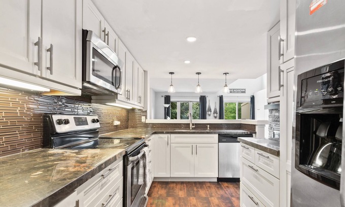 The Blue Mountains Hotel | Sierra Lane Condos