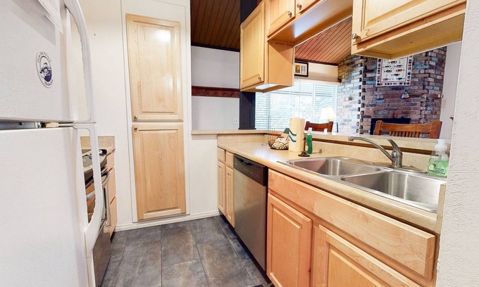 Mammoth Lakes Condominio | Sierra Manors 75 Cozy and Comfy Condo, On the Shuttle Route by RedAwning