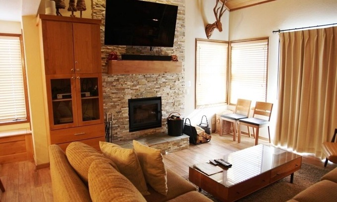 Mammoth Lakes Condominio | Sierra Megeve 7 Deluxe Remodeled Condo, Just A Short Walk To Canyon Lodge by RedAwning
