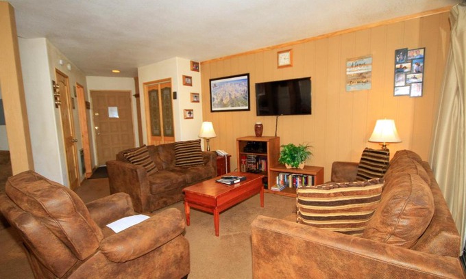 Mammoth Lakes Casa | Sierra Park Villas #29