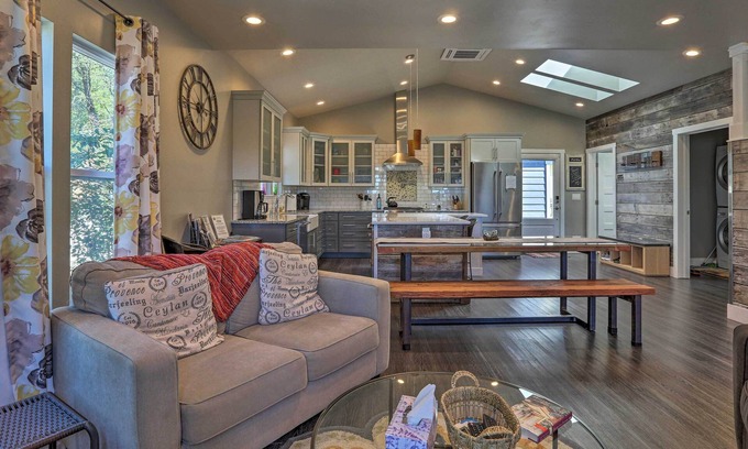Diamond Springs Casa | ‘Sierra Sunset Inn’ - 3 Miles to Placerville!
