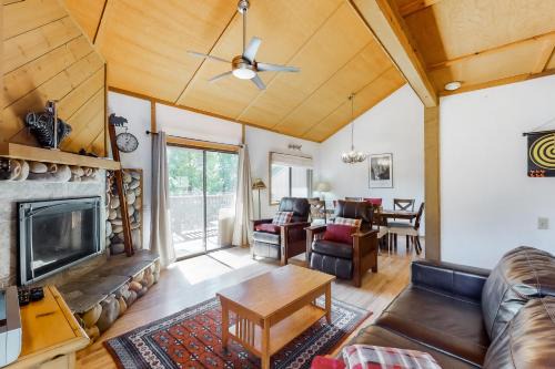Shaver Lake Casa | Sierra Swiss Chalet