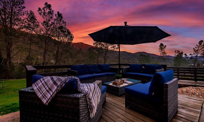 North Fork Cabina | Sierra Vista Lookout Lodge with Creek, Waterfall and Waterholes, minutes from Bass Lake and Yosemite South Gate
