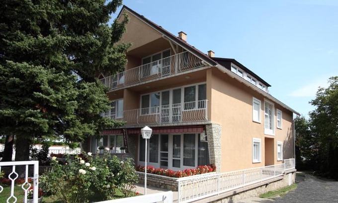 Balatonfured Apartamento | Siesta Apartmanház Balatonfüred