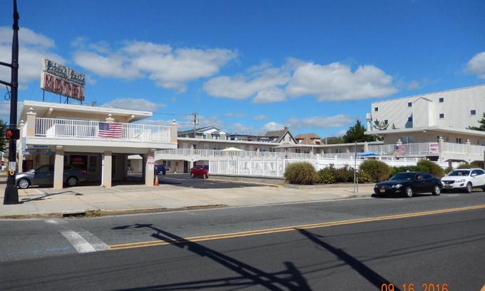 North End Hotel | Sifting Sands Motel