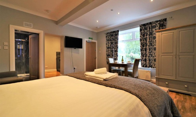 Airdrie Apartamento | Signature - Linden Cottage Room 1