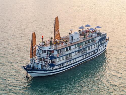 Bai Chay Alquiler De Eote | Signature Royal Halong Cruise