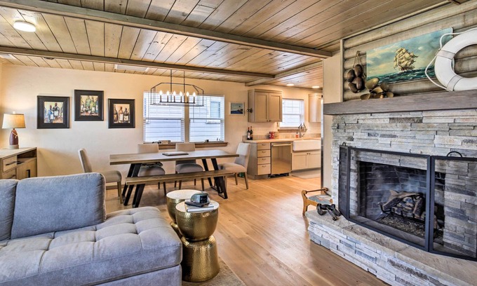 Lincoln City Cabaña | 'Siletz Bay Cottage' Lincoln Abode ~ 2 Mi to Beach