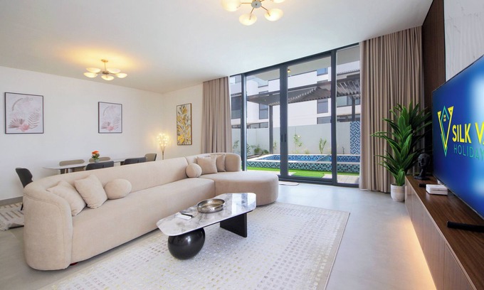 Dubai Casa | Silk Valley-Luxury 4B with private pool