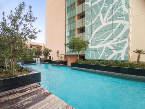 Al Raha Beach Apartamento | Silkhaus Modern 2BDR Near Banks of Al Rahah