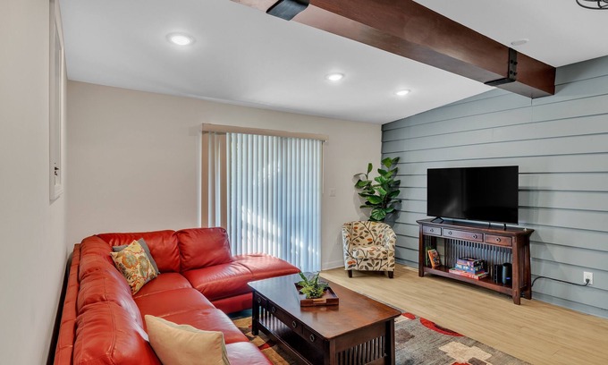 Jeffersonville - Clarksville Casa | Silver Creek 3BR Hideaway