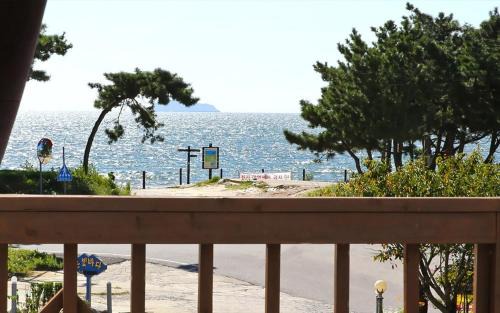 Taean Casa | Silver Glowing Sea Pension