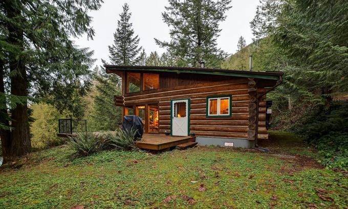 Maple Falls Cabina | Cabaña # 97 - Log Cabin 'piña' en el lago que es Pet-Friendly!