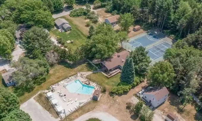 Silver Lake Casa | Silver Lake Home with beach access, neighborhood pool and games!