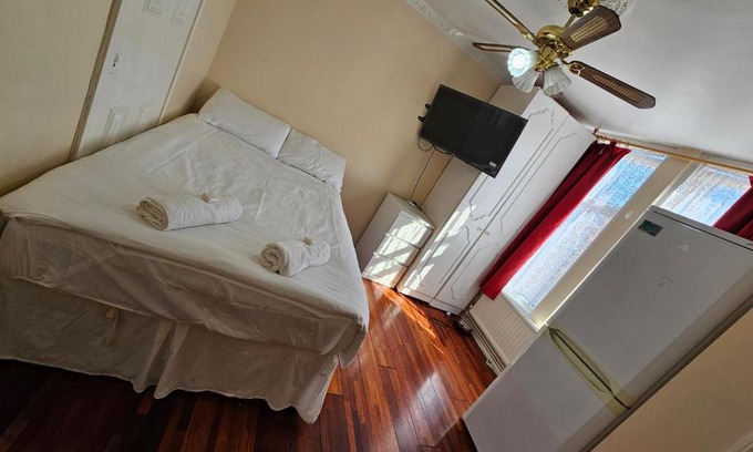Haselbury Casa | Silver rooms