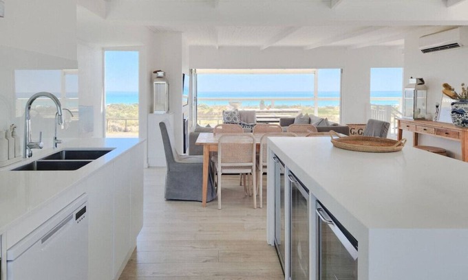 Silver Sands Casa | Silver Sands White House - Beachfront Oasis