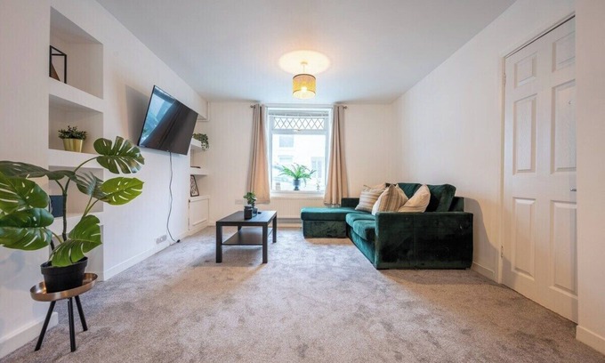 Abercwmboi Casa | Silver Street by Tŷ SA