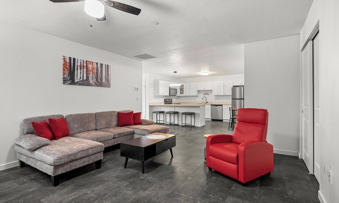 Kellogg Condominio | Silver Strike Condo #4 Amazing location! Walking Distance to Amenities.